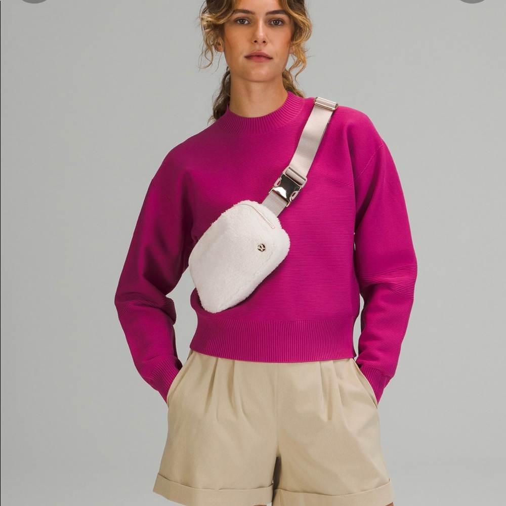 Lululemon ivory Sherpa belt bag